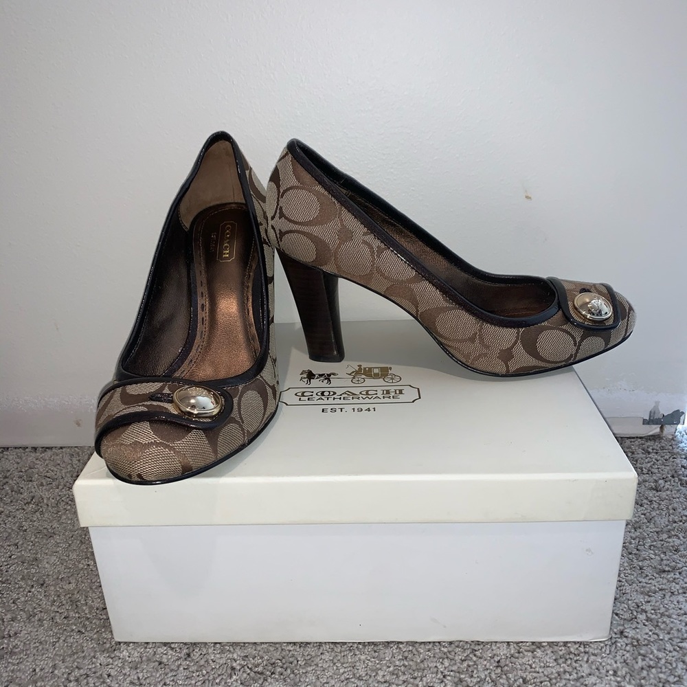COACH Brown Viola Pumps